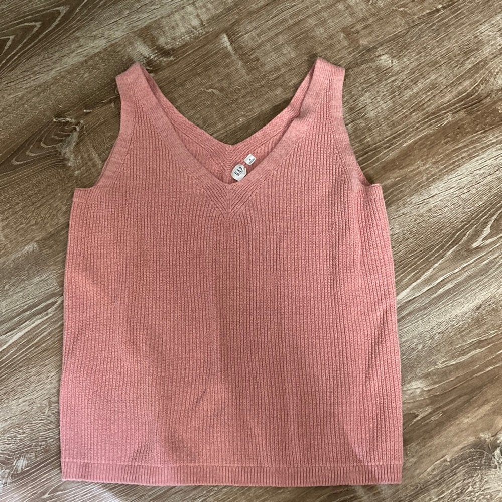 GAP pink sweater v neck tank top women’s medium